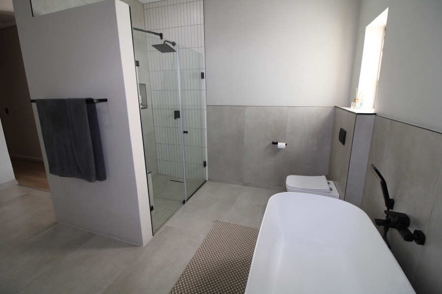 4 Bedroom Property for Sale in Kingswood Golf Estate Western Cape